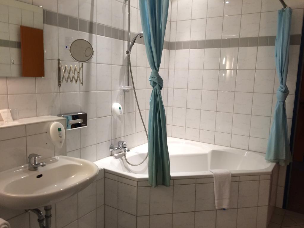 Tryp By Wyndham Kassel City Centre Room photo